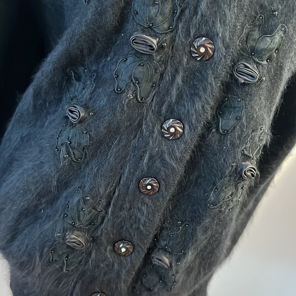 Black Soft Embroidered Roses beaded with fancy buttons Women’s Sweater Size L/XL - Picture 10 of 11